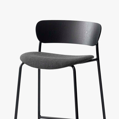 Pur_norsk Pavilion AV8 – detalj av sete og rygg i en eksempelutførelse.
